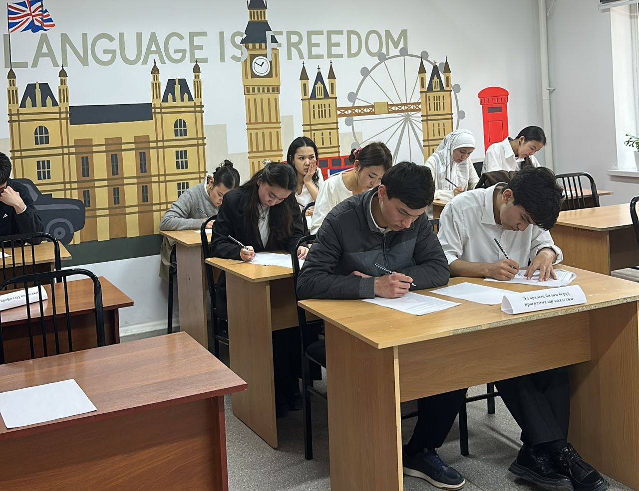 Студенты КУМУ заняли призовые места на межколледжной олимпиаде по английскому языку