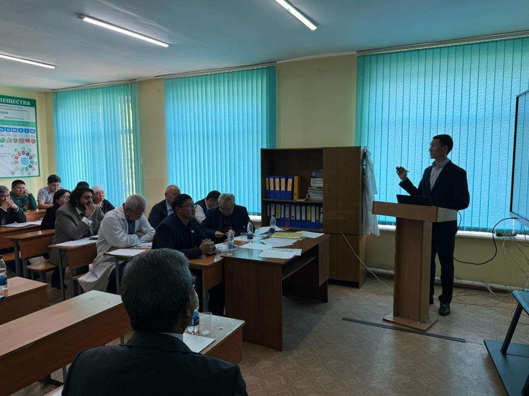 Коомдук саламаттыкты сактоо жана медицина PhD программаларынын докторанттары кафедралар аралык апробациядан ийгиликтүү өтүштү