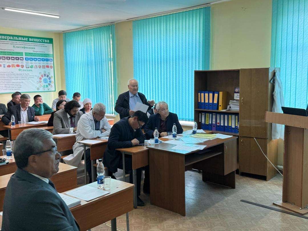 Коомдук саламаттыкты сактоо жана медицина PhD программаларынын докторанттары кафедралар аралык апробациядан ийгиликтүү өтүштү