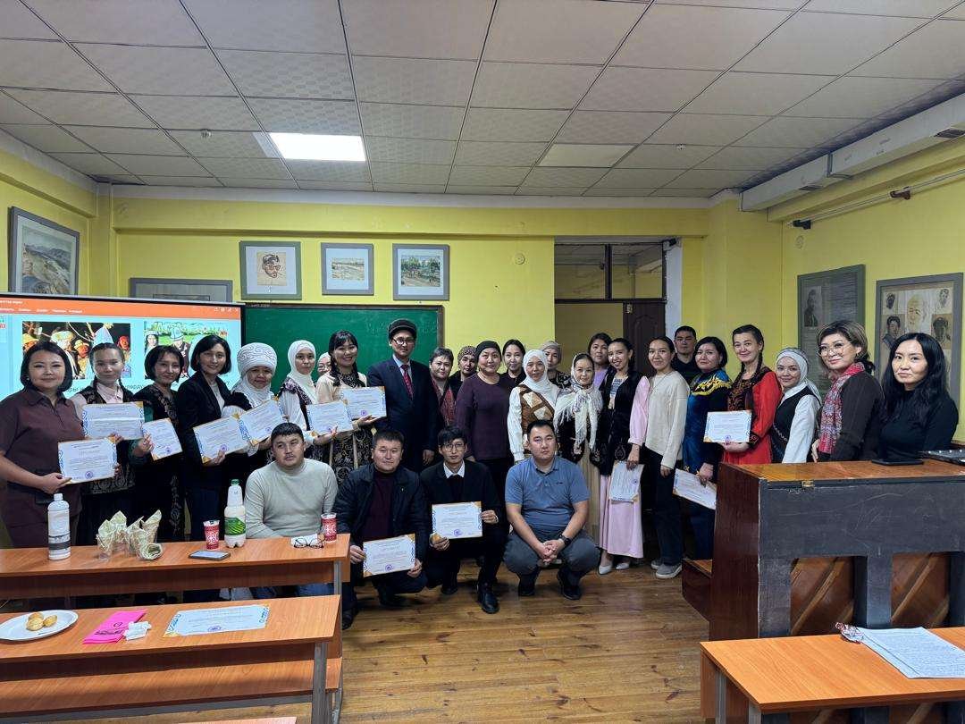 «Кыргыз салттары жаш изилдөөчүлөрдүн көзү менен: илимий ой жүгүртүү» аттуу темадагы тегерек стол болуп өттү