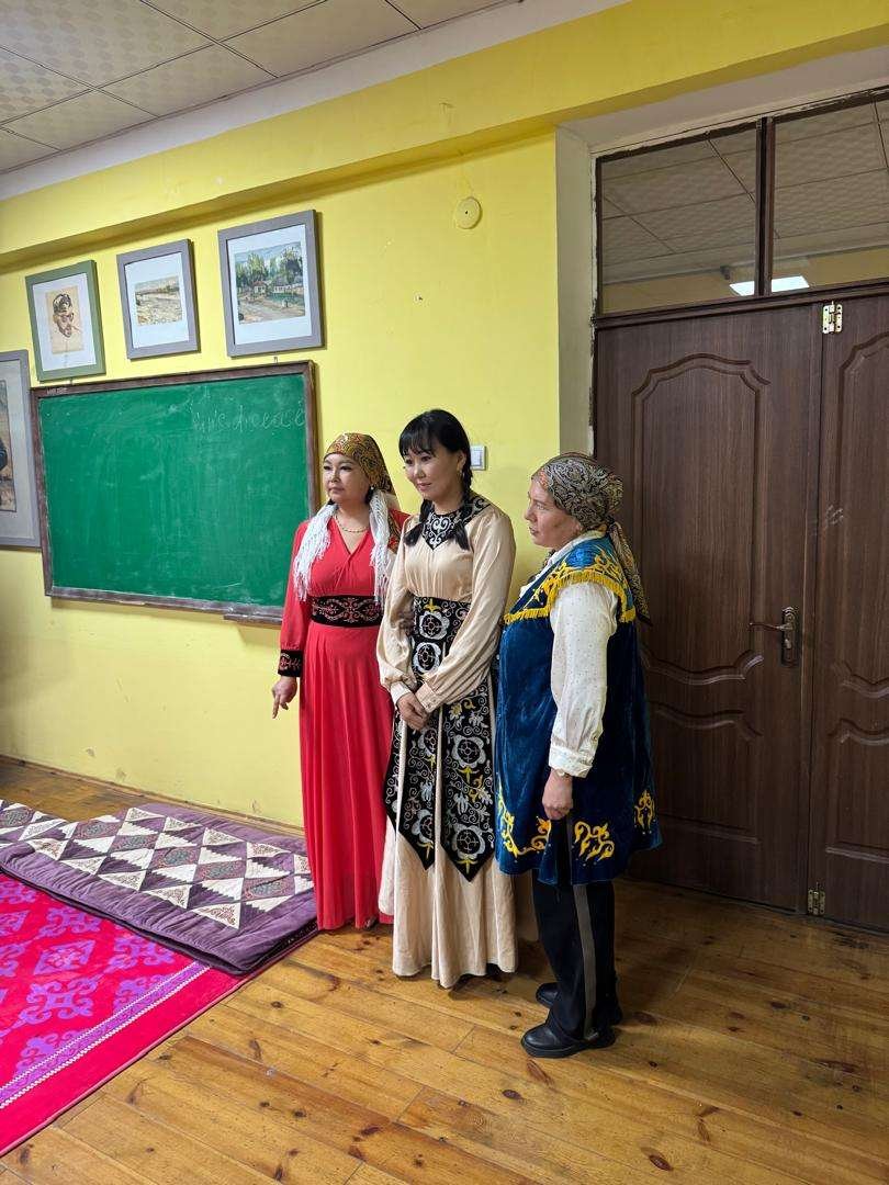«Кыргыз салттары жаш изилдөөчүлөрдүн көзү менен: илимий ой жүгүртүү» аттуу темадагы тегерек стол болуп өттү