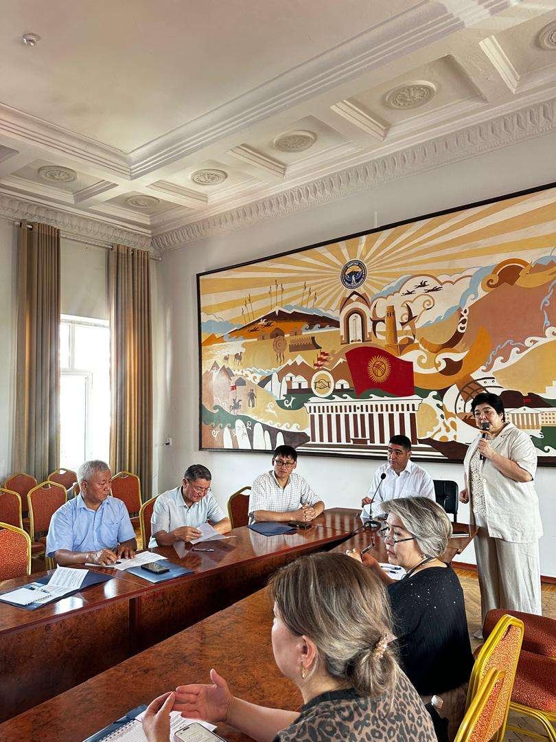ОшМУда аспиранттарга жана докторанттарга семинар-тренинг өткөрүлдү